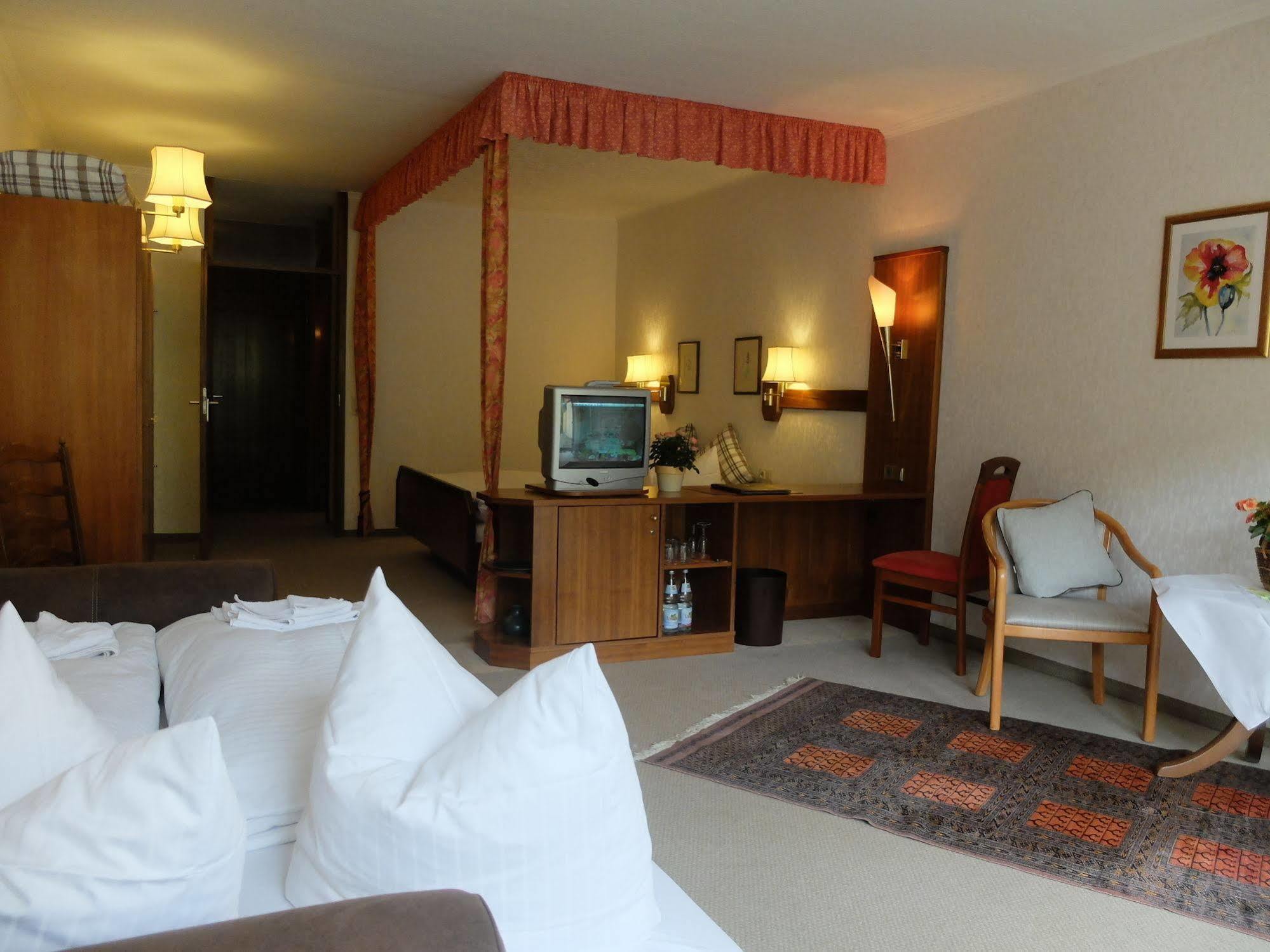 Hotel Valsana Am Kurpark บาดวิลด์บาด ภายนอก รูปภาพ